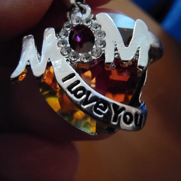 MoM Heart Neckace ❤️ - Picture 3 of 4